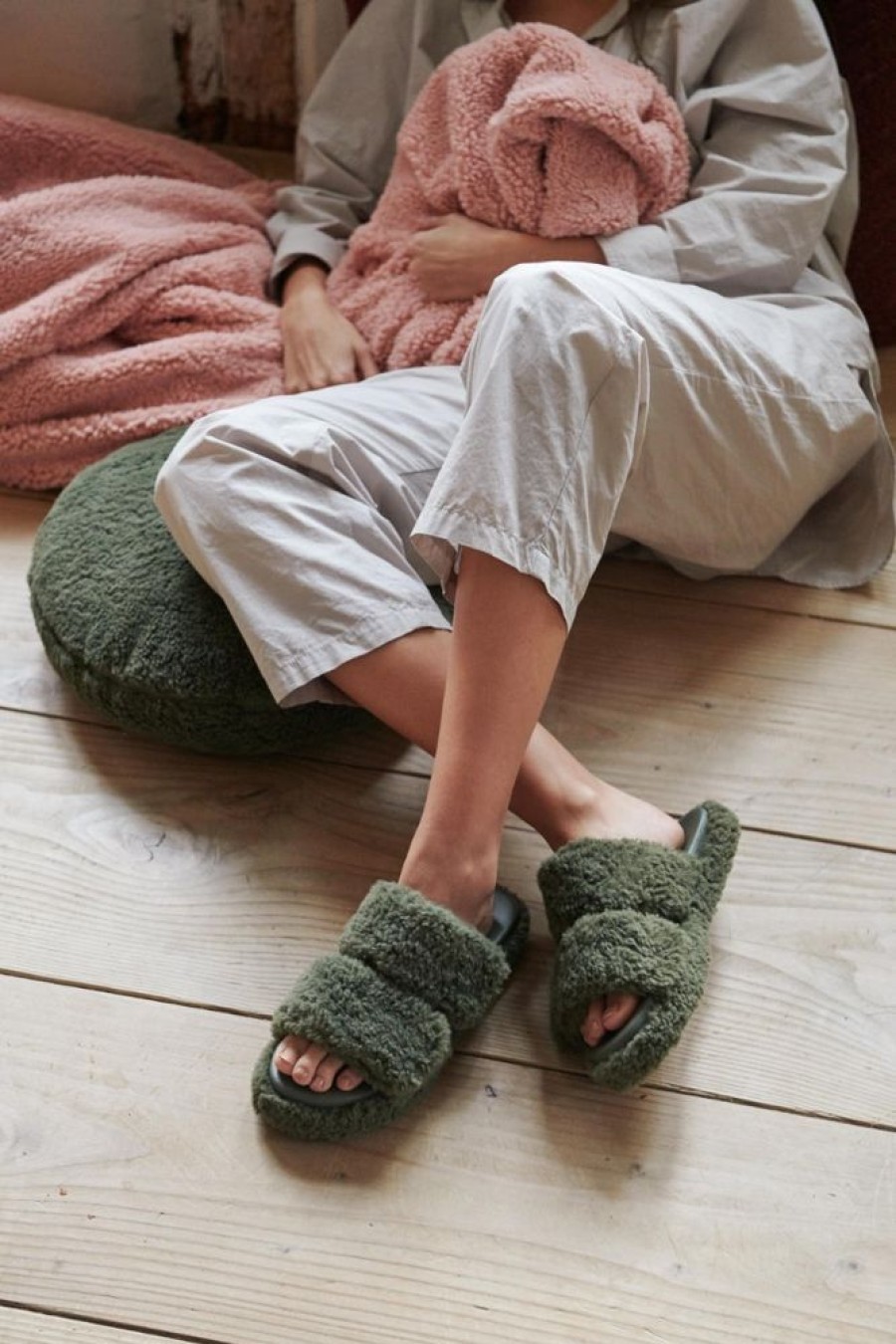 Socks & Slides Hommey | Willow Slide - Green | Adjustable, Cosy, Vegan Platform Slippers Olive